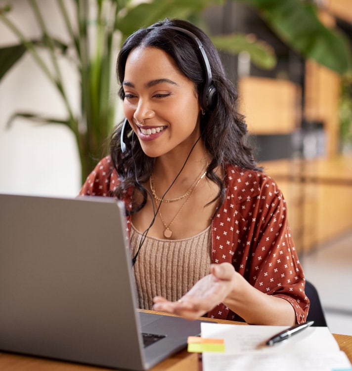 Smiling woman working in a contact center