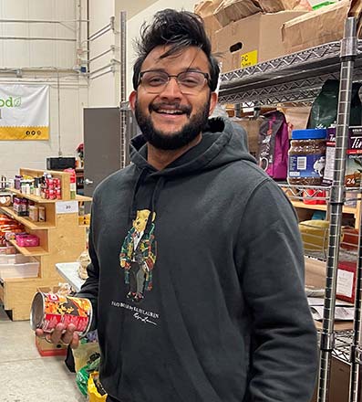 Ottawa Food Bank Avayan Volunteer